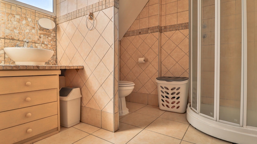 6 Bedroom Property for Sale in Van Ryneveld Western Cape